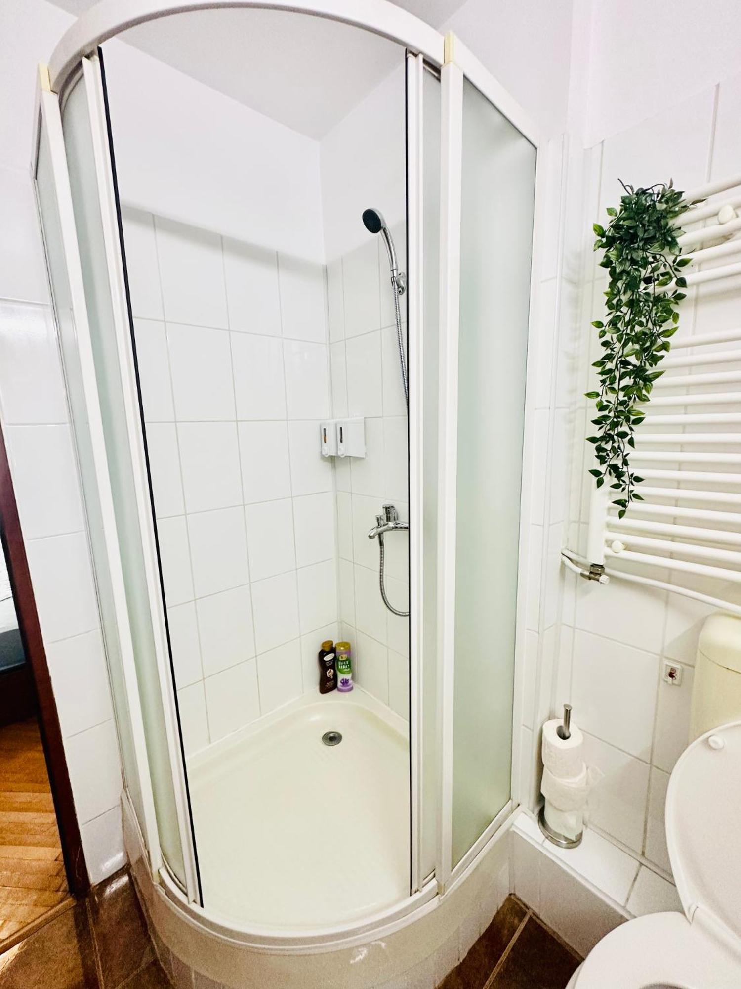 Appartamento Tranquil Unirii - Airy & Comfy With Parking - Next 2parliament *