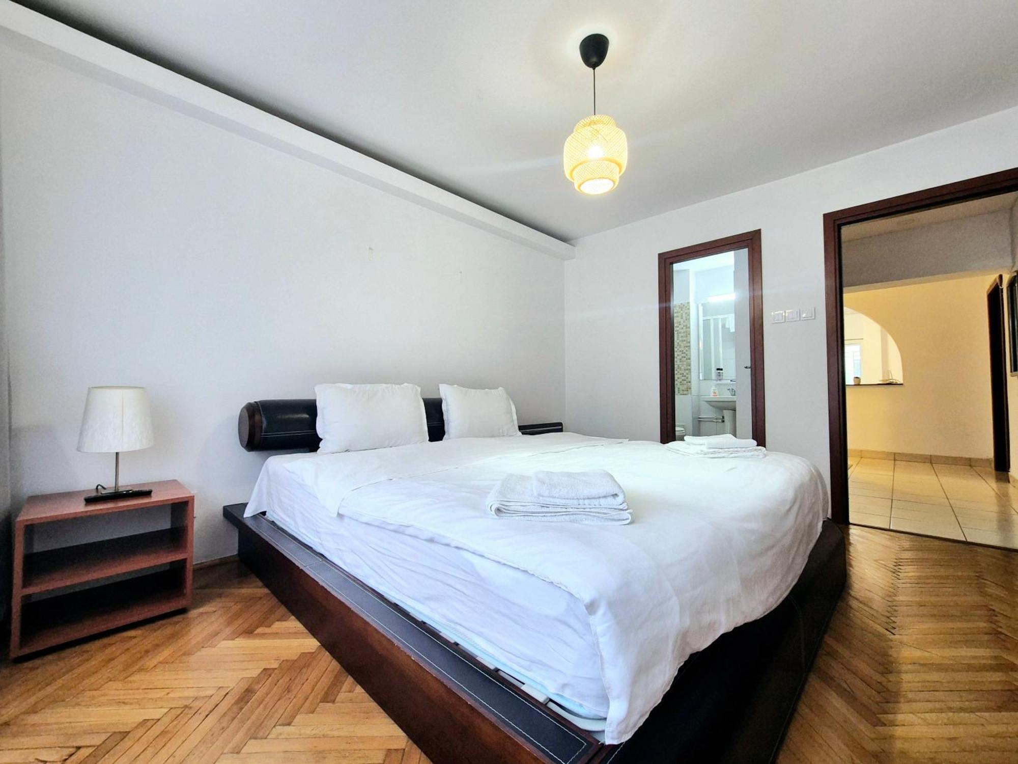 Apartament Tranquil Unirii - Airy & Comfy With Parking - Next 2Parliament